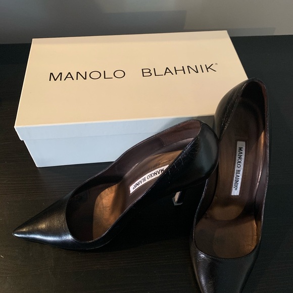 Manolo Blahnik Shoes - Manolo Blhanik black pumps 36.5